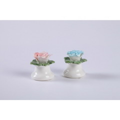 salt and peper shakers